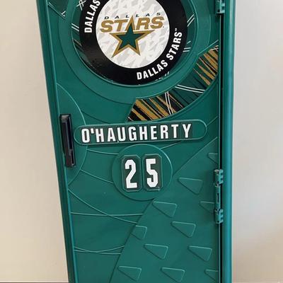 BJ106 Dallas Stars Locker 