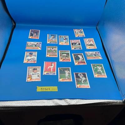 BJ328 Trading Cards: 17 Nolan Ryan Baseball Cards!!