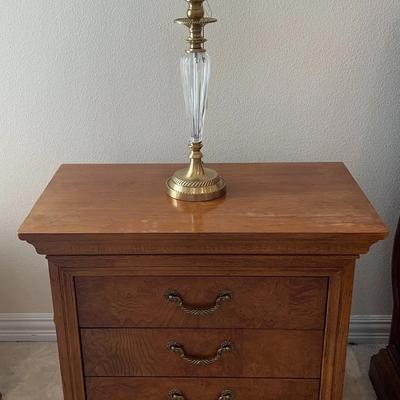 BJ310 Thomasville Nightstand And Lamp 1