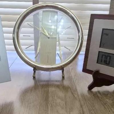Vintage Sunbeam Quartz Wall Clock & Set of 2 Digital Atomic Clocks