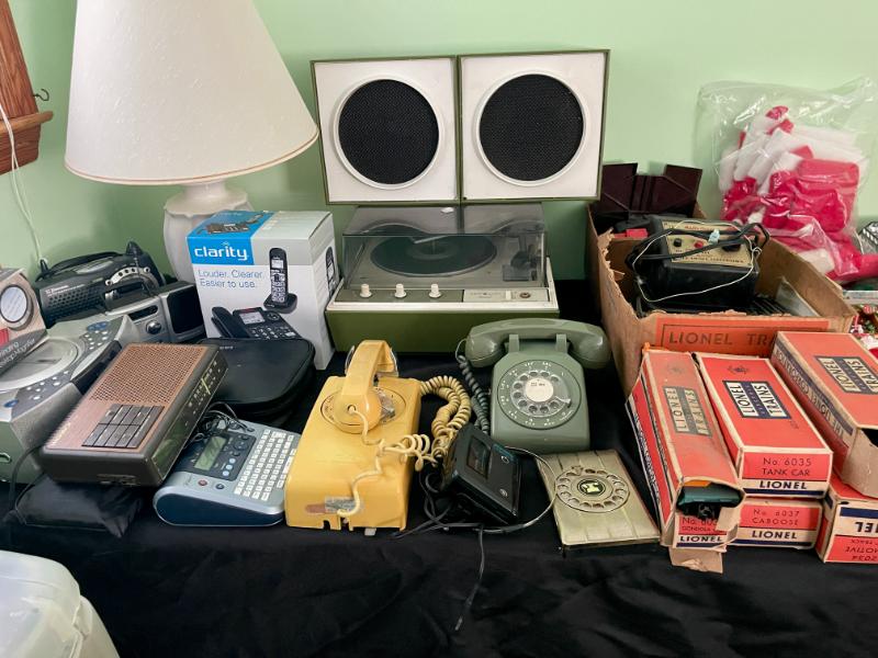 Sale Photo Thumbnail #31: Turntable, phones