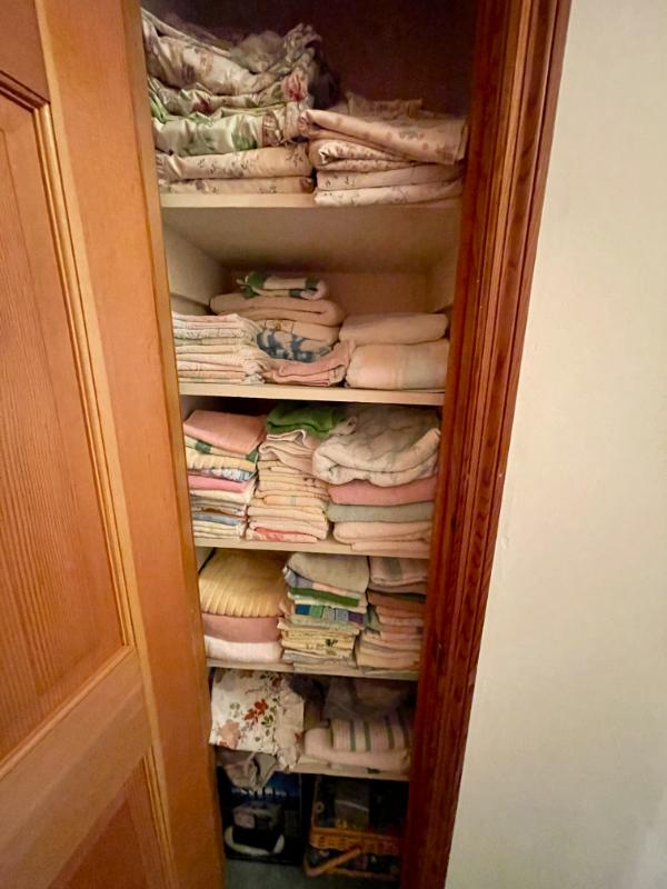 Sale Photo Thumbnail #13: linens