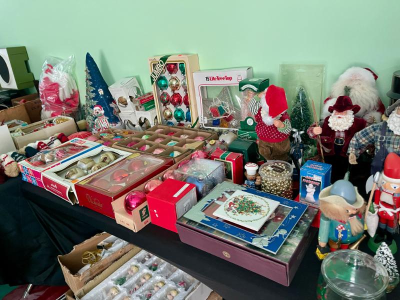 Sale Photo Thumbnail #2: Vintage Christmas