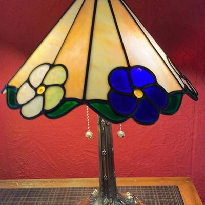Sale Photo Thumbnail #29: Tiffiny-style Table Lamp