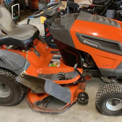 Husqvarna TS 142XK Riding Lawn Tractor - 42" Deck