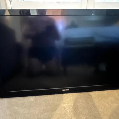 Toshiba Flat Screen TV with Remote, Works
