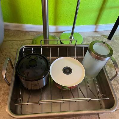 Roasting Pan, Crock Pot Little Dipper, Glass Storage Bowl, Frosted Jar, Paper Towel Holders (2)