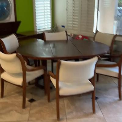 Beautiful MCM Dining Table And 6 Chairs and 2 18" Leaves