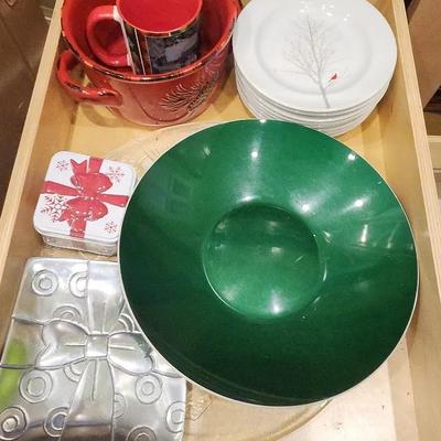 Holiday Christmas Dishes, Small Plates, Mugs And Serving Plate