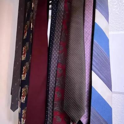 Men’s Ties - Christian Dior, Oscar de la Renta, Robert Talbott, Paisley, Stripe, Holiday & More (19)