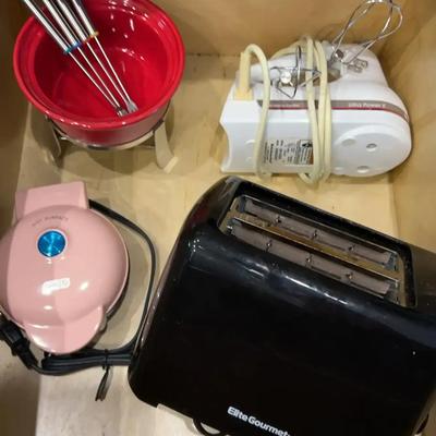 Perfect Kitchen Starter  Appliances - Mixer, Toaster, Fondue, Waffe Iron