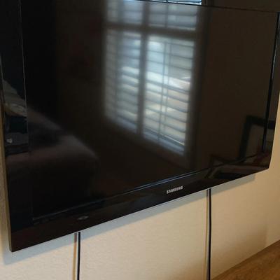 Samsung Flat Screen TV With Remote