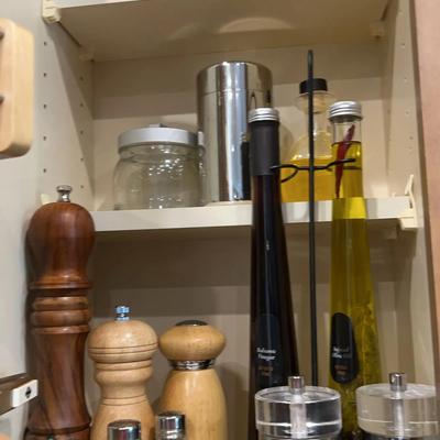 Salt And Pepper Grinders And Oils