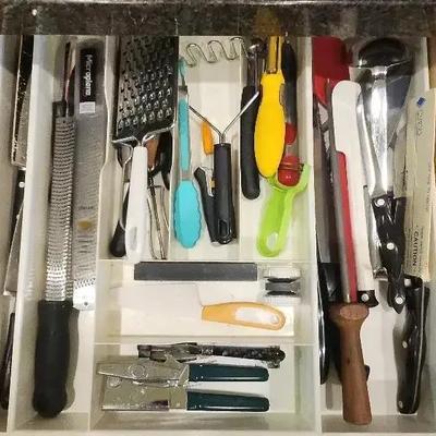 Knifes, Sharpener and Other Kitchen Tools - Whole Drawer