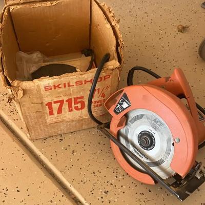 Skil Skilshop 7 1/4 Power Saw With Blades