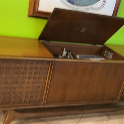 Vintage MCM New Vista Victorola  Stereo Turntable In A Cabinet - Includes Album / Record Collection