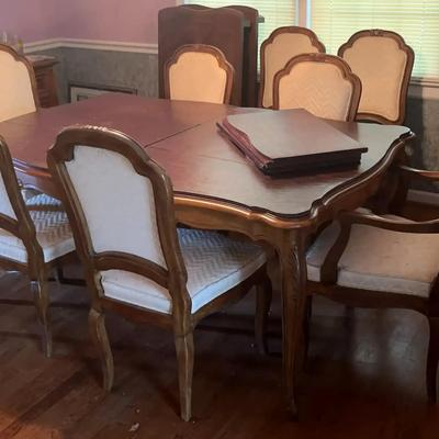 Dining Room Table With 8 Chairs and Leaves