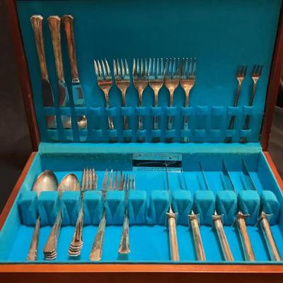 Holmes & Edwards “Spring Garden” and Oneida Tudor Plate “Elaine” Silverplate Flatware in Chest