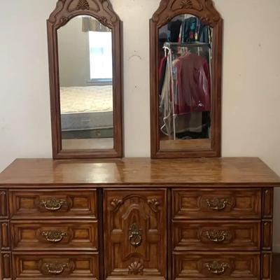 Armstrong First Family Dresser with Dual Mirrors