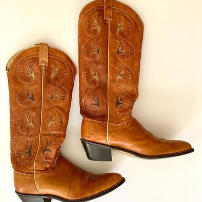 Sale Photo Thumbnail #76: Vintage Acme Inlay Flowers cowboy boots, size 9