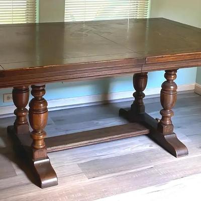 Kitchen/Dining Table
