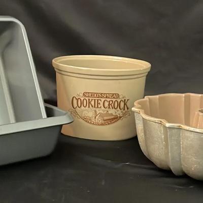 Bakeware And Ceramic Cookie Crock