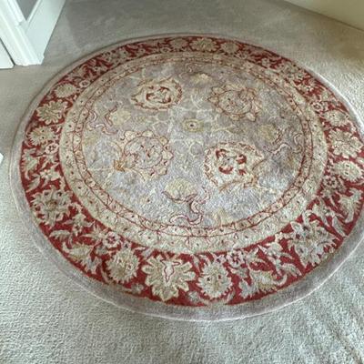 Round decorative rug