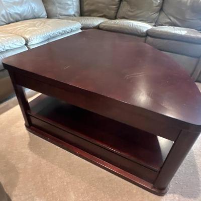 Lift up coffee table )closed)
