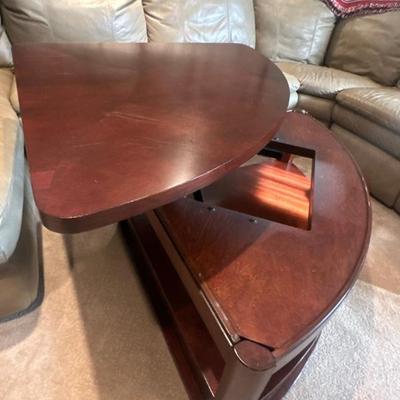 Lift up coffee table (open) 