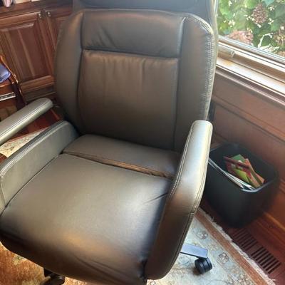 Executive desk chair