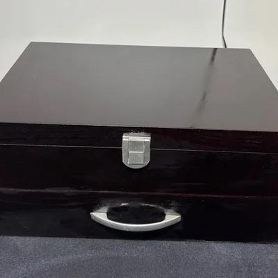 Deluxe Wine Accessory Set in Wooden Case