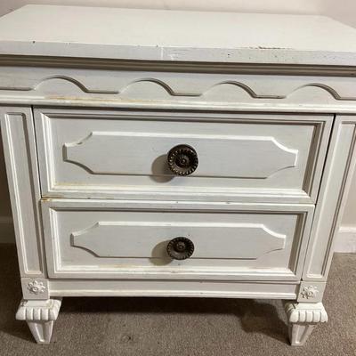 Vintage White 2-Drawer Nightstand