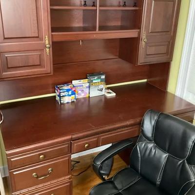 Traditional Wood Desk with Hutch and Office Chair