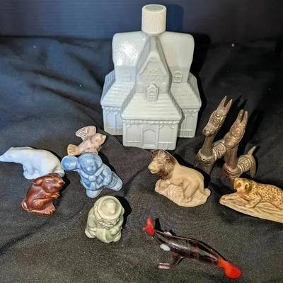 Lot of Vintage Avon & Wade Figurines – House Cologne Bottle + Red Rose Tea Miniatures
