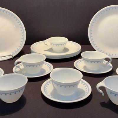 Vintage Corelle Blue Daisy/Blue Garland Dinnerware Set
