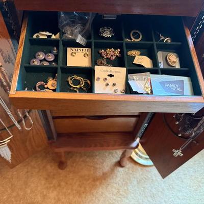Sale Photo Thumbnail #275