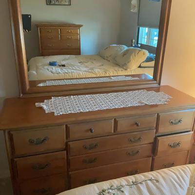 Dresser With Mirror 62 X 20 X 69