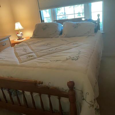 Queen Bed, Including All Bedding Headboard Footboard 60 X 84 X 42