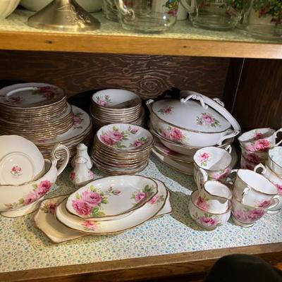 Royal Albert "American Beauty" bone china 83 pcs