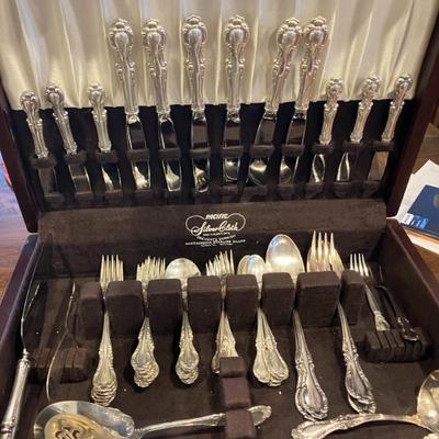 Northumbria Sterling Silver
in Silvercloth case