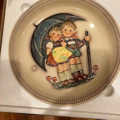 13 1st Edition 1975 Anniversary Plates