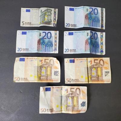 Euros - €215 