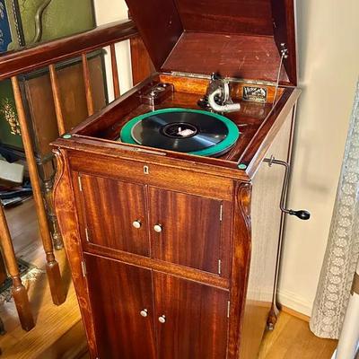 Antique Victor Victrola XI Floor Phonograph - 22x24x44”