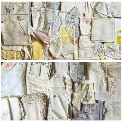 Vintage Linens: Tablecloths, Cloth Napkins & More Lot 1