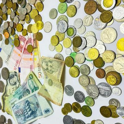 Foreign Coins & Banknotes Collection – 77 Euros & Vintage International Notes/Coins