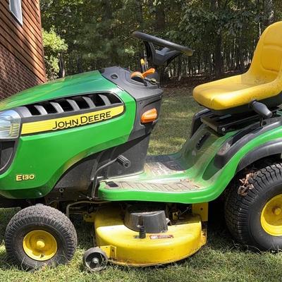 John Deere E130 Lawn Tractor with 8Y Convertible Dulp Cart