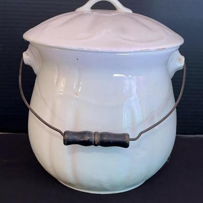 Chamber Pot With Lid