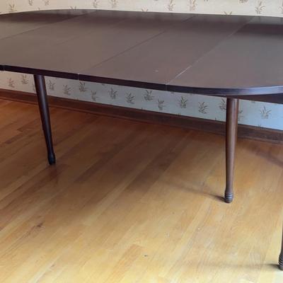 Clore Oval Extension Table with 3 Leaves "Red Mahogany"