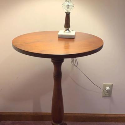 Pedestal Side Table and Lamp