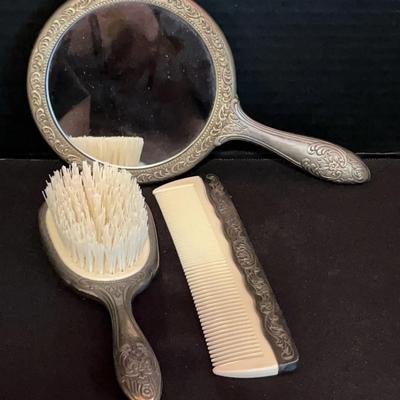 Silvertone Dresser Set